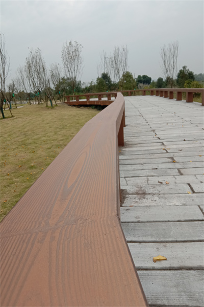 四川廣安市鋼結構長凳仿木紋漆施工廠家哪里有？